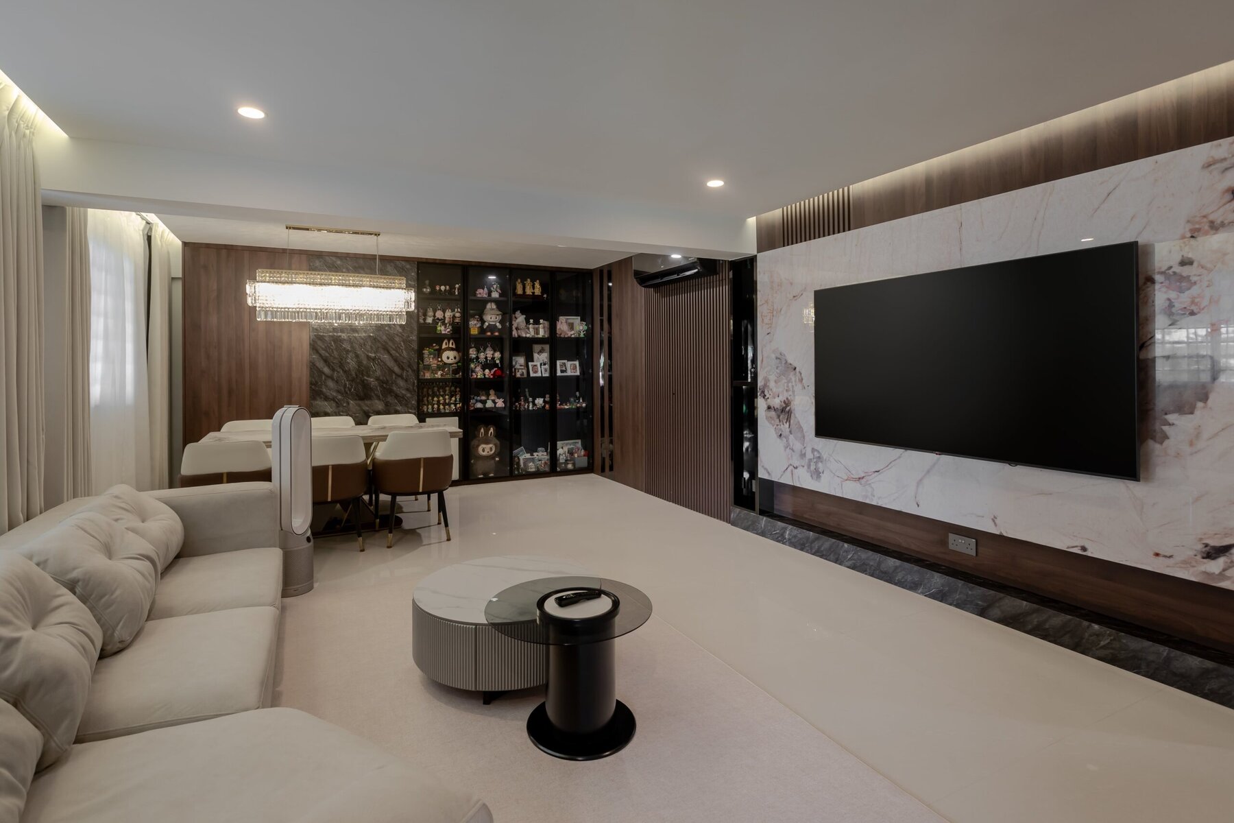 Modern Luxe interior — view 3