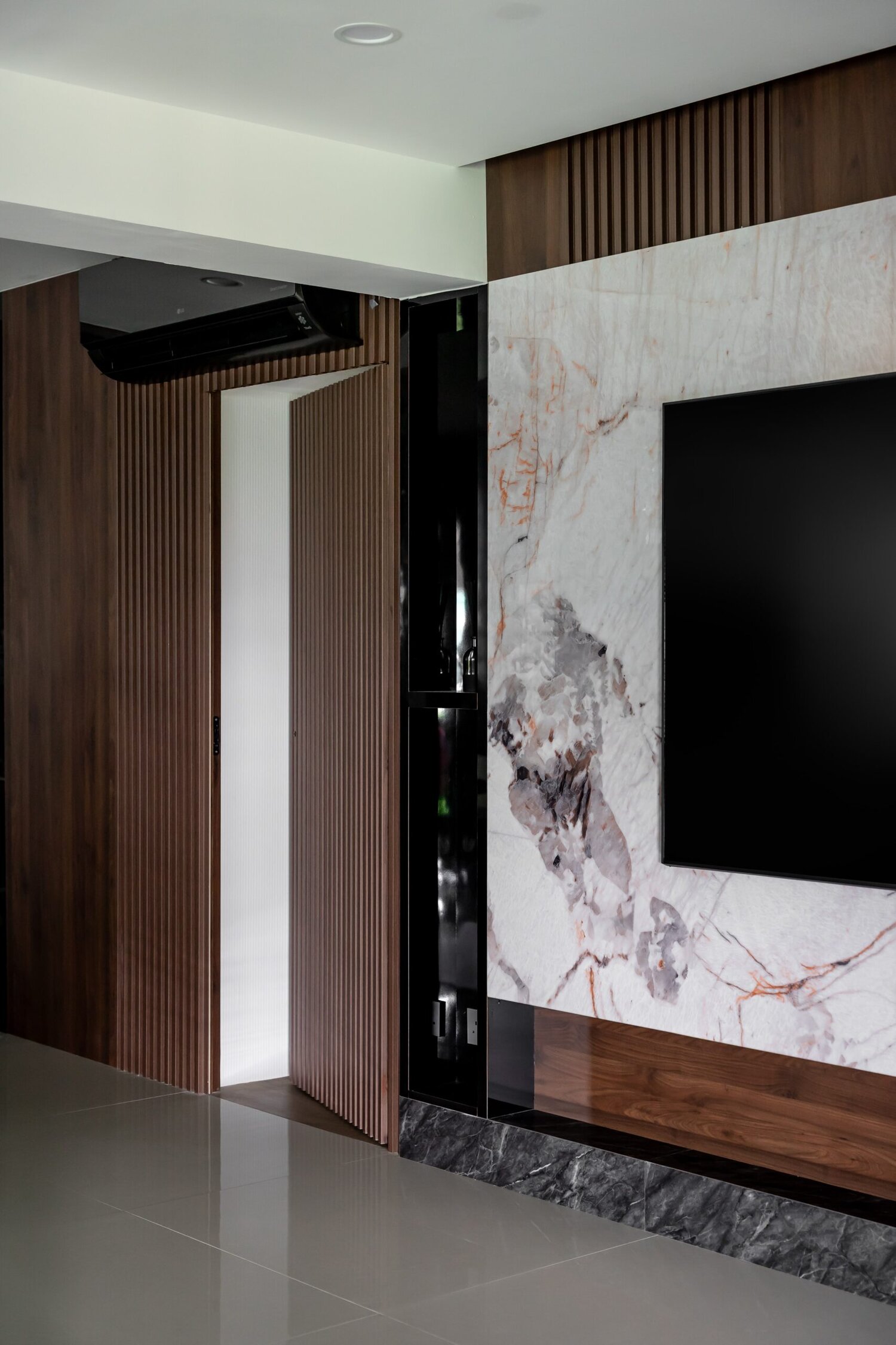 Modern Luxe interior — view 5