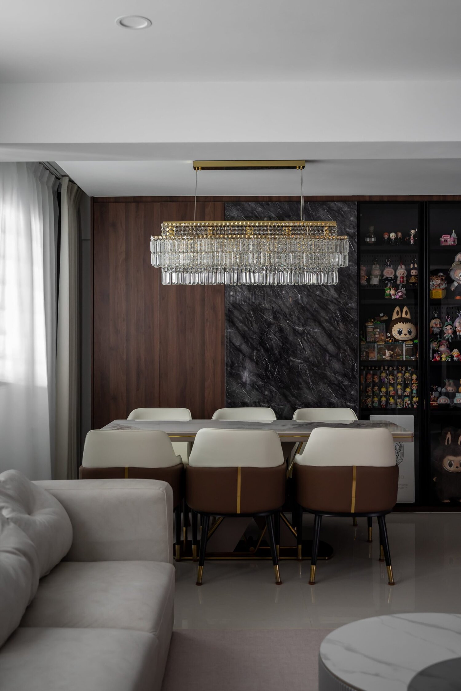 Modern Luxe interior — view 8
