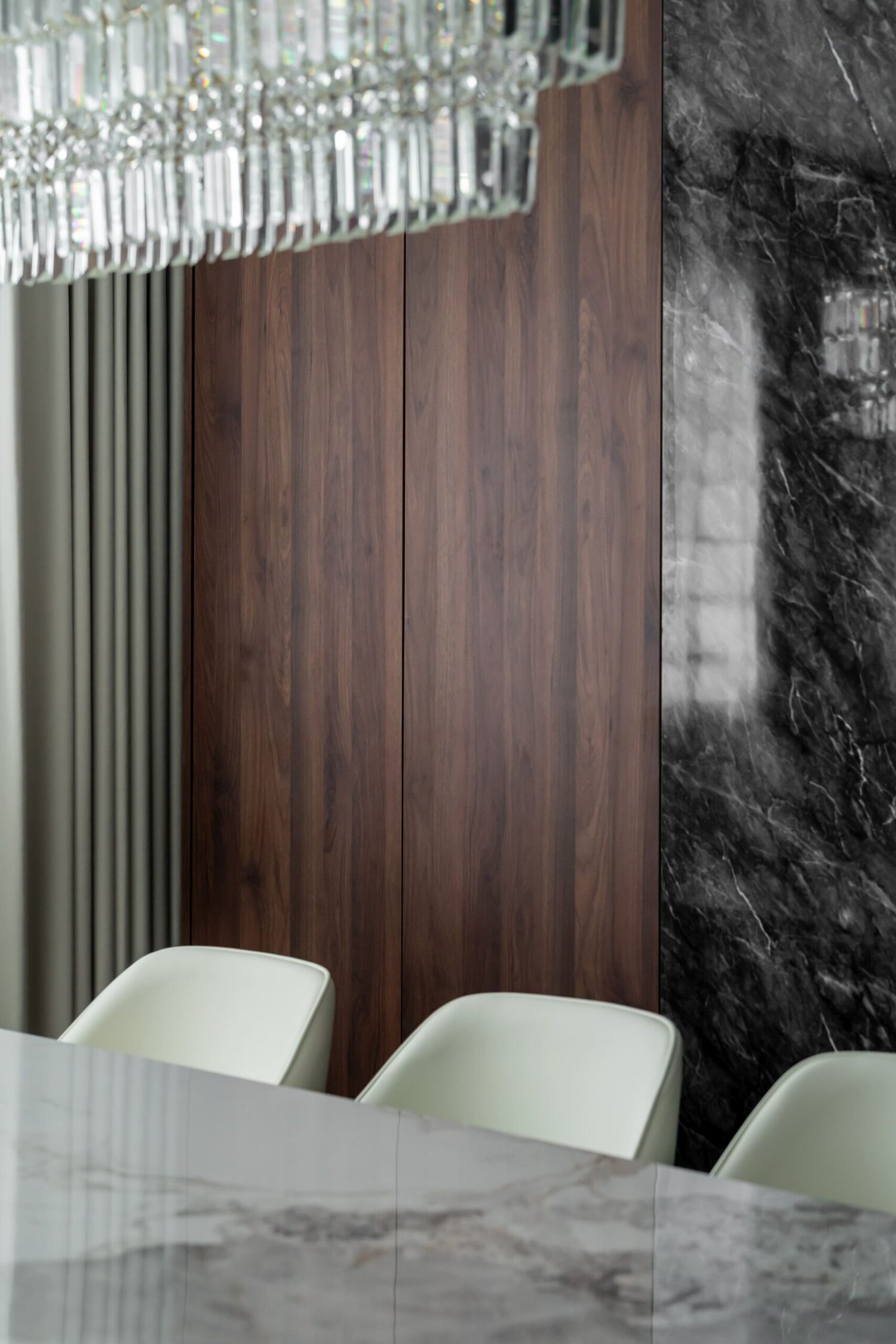 Modern Luxe interior — view 9
