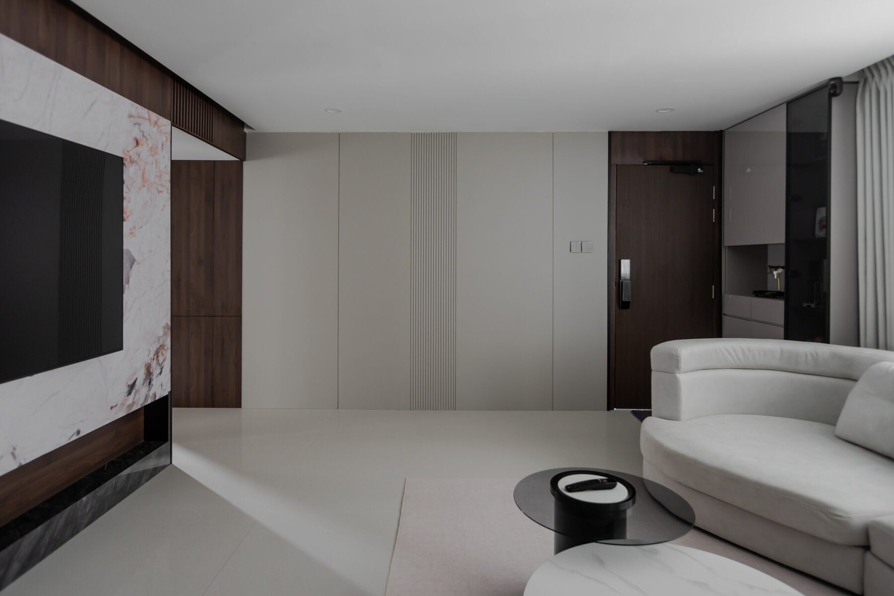 Modern Luxe interior — view 7