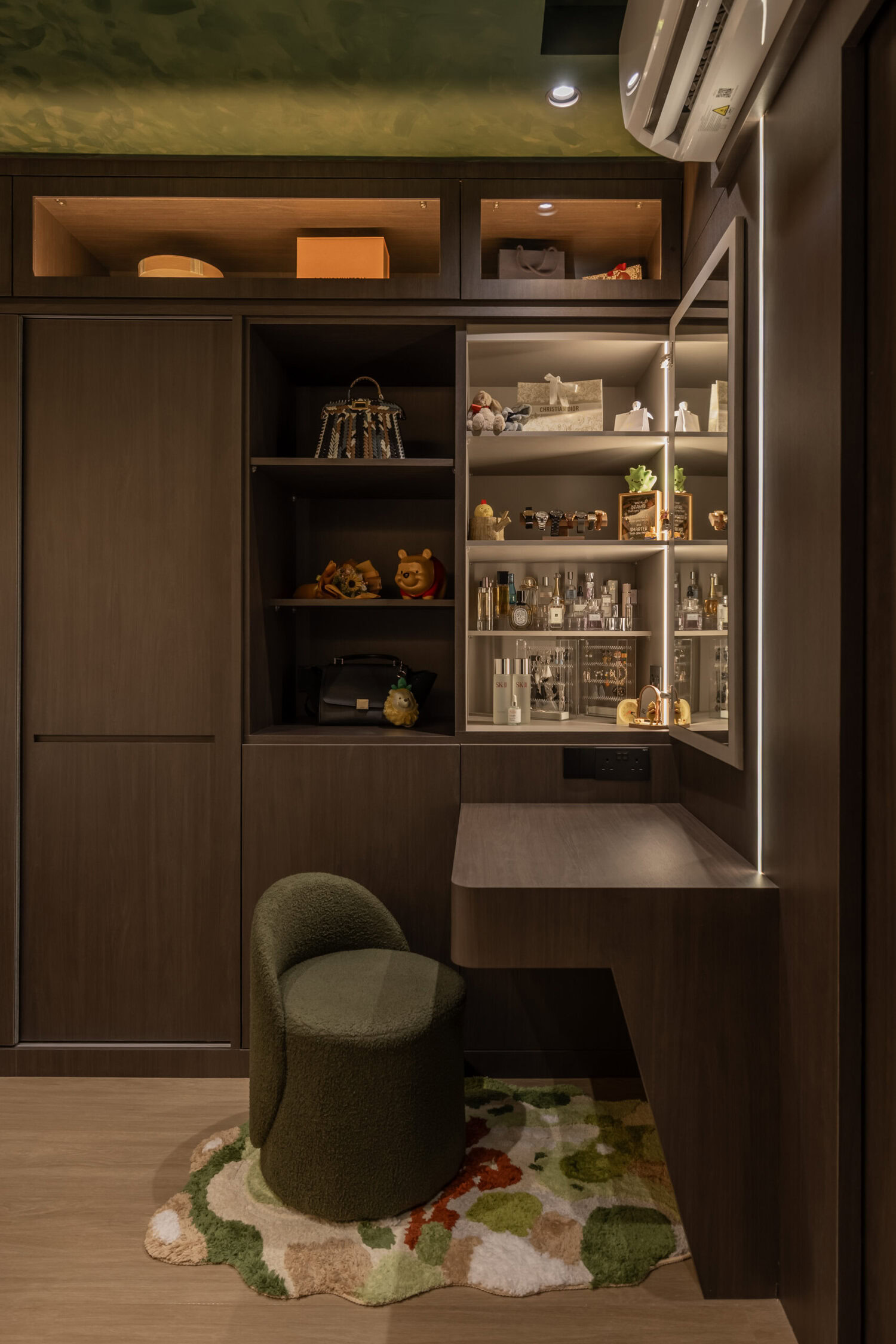 Whispers of Wood & Green interior — view 4