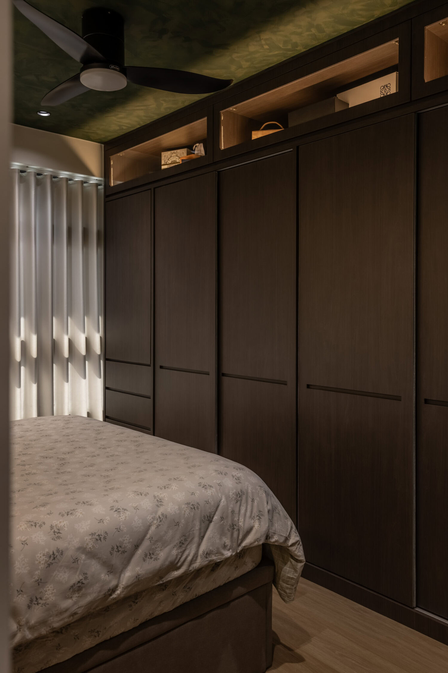 Whispers of Wood & Green interior — view 9