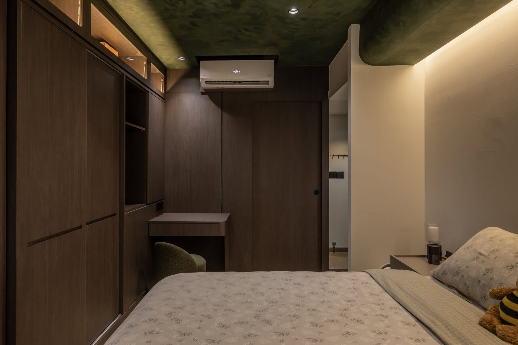 Whispers of Wood & Green interior — view 5