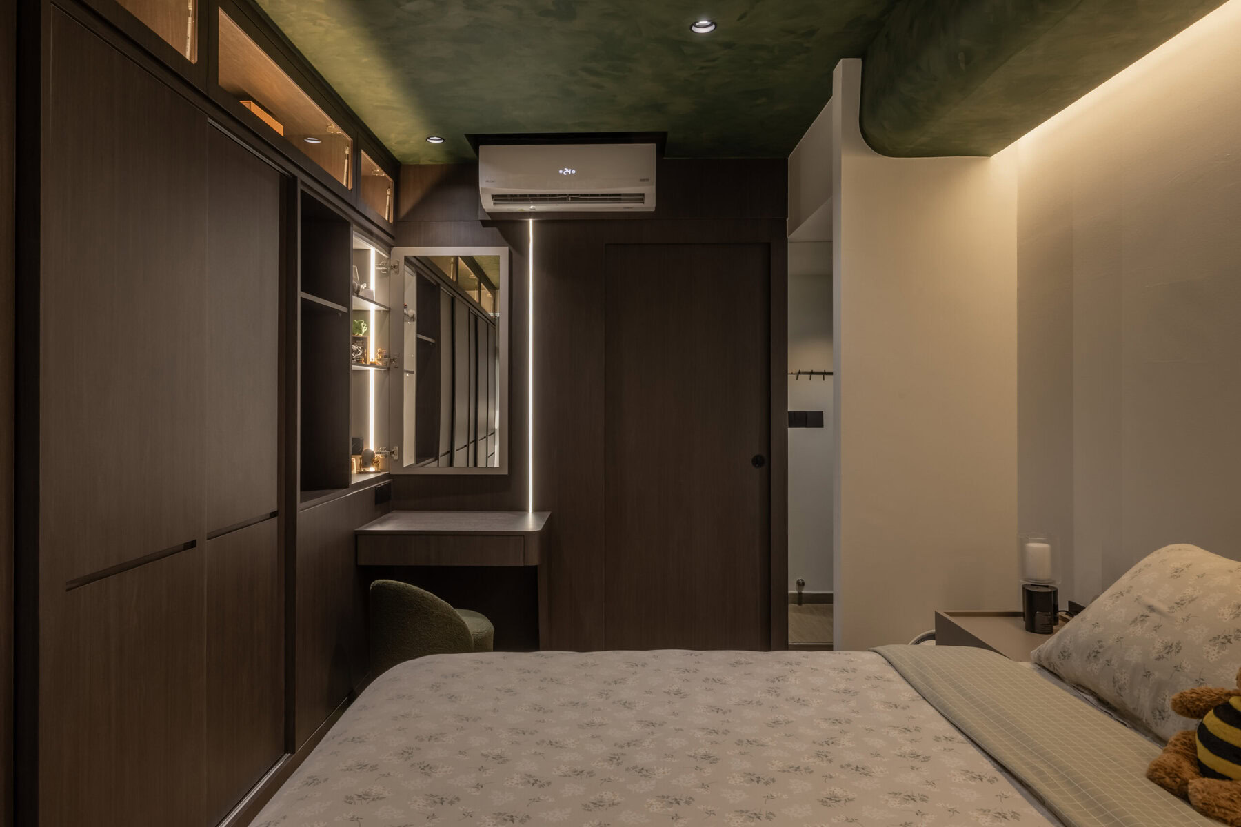 Whispers of Wood & Green interior — view 7