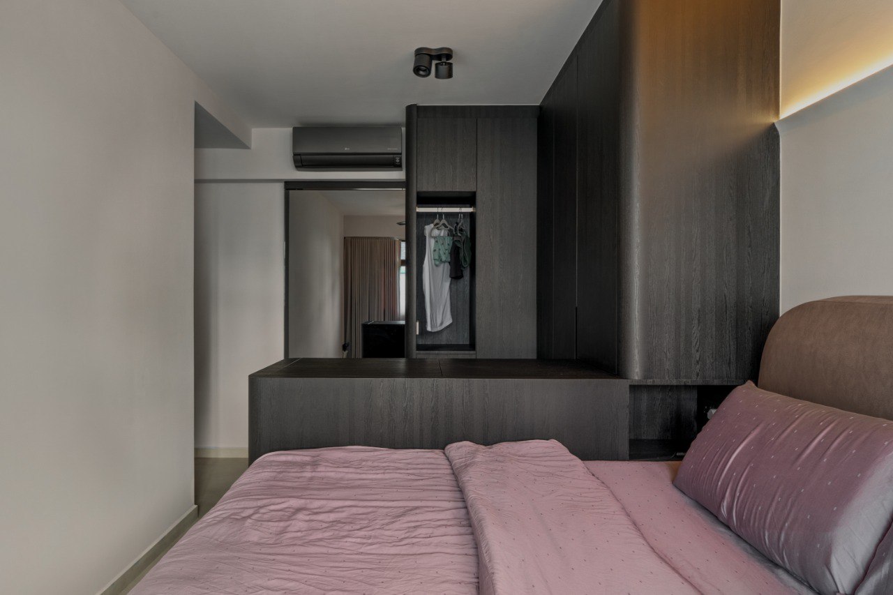 Ridge in Contrast — bedroom with integrated dark timber wardrobe